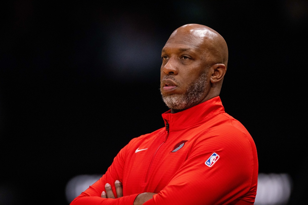 美记：比卢普斯的弟弟罗德尼在掘金担任助教 可能受到此事波及